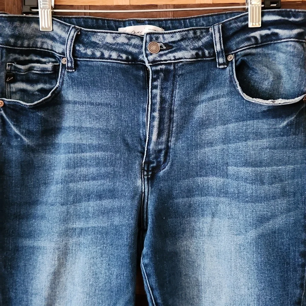 Kancan Stretch Fray Hem Capri  Jeans - Picture 2 of 9